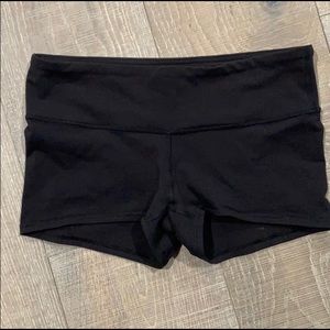 Lululemon shorts size 6
